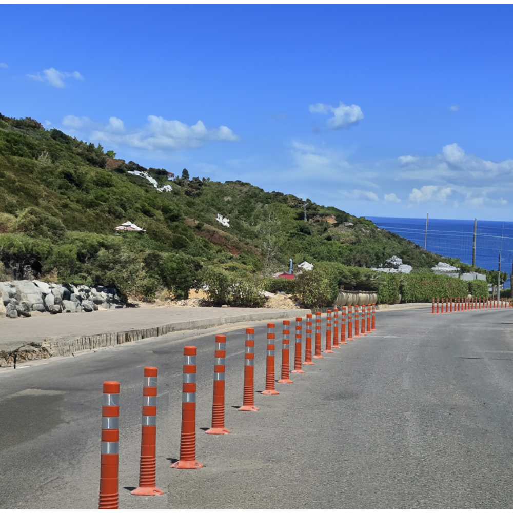 FLEXIBLE BOLLARD ORANGE 1MT C/W FIXING BOLTS